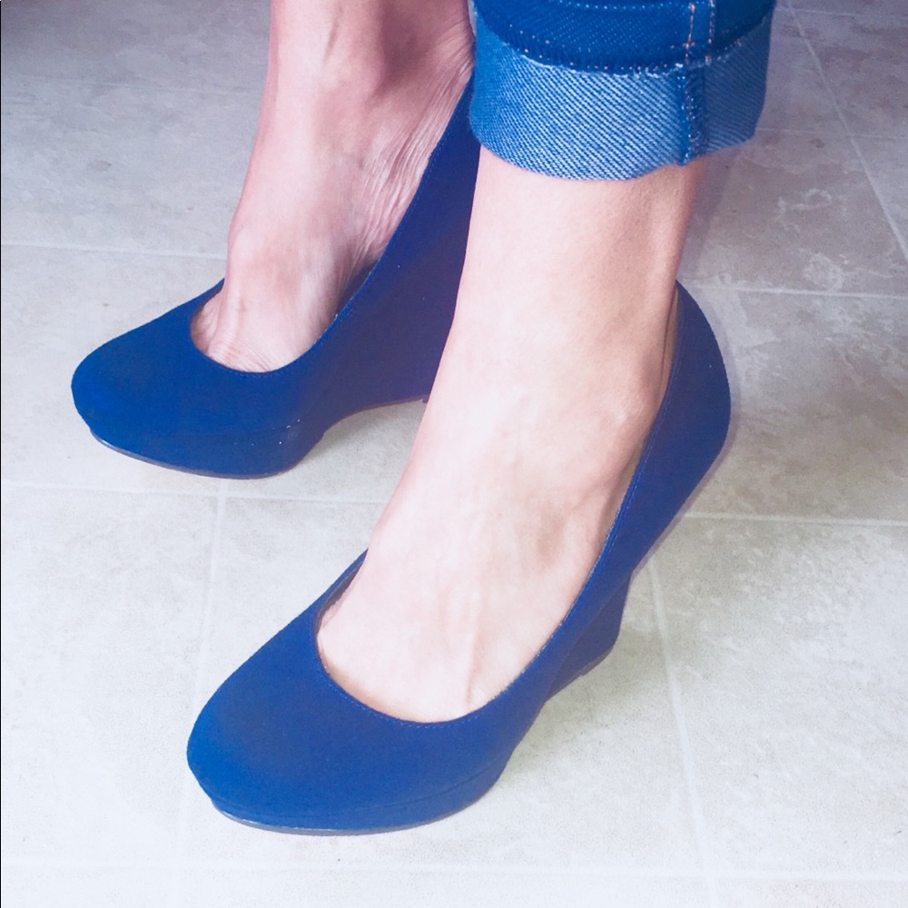 🌟MICHAEL ANTONIO🌟Blue Suede wedge